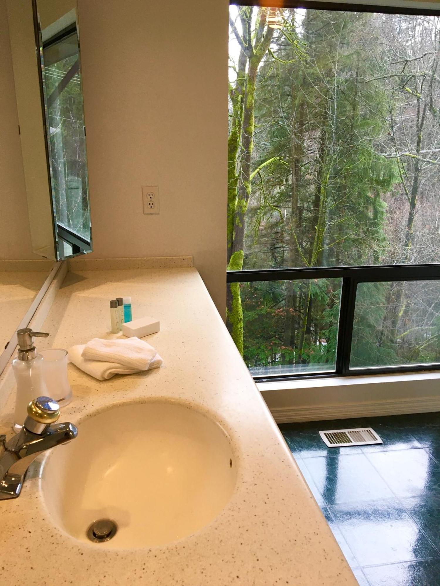 Creekside City Center Suite North Vancouver Extérieur photo